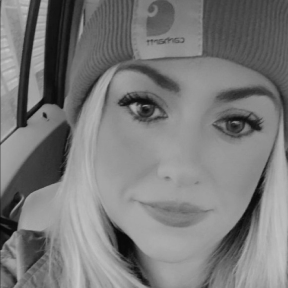 Meet your Posher, Melissa - Picture 2 of 2